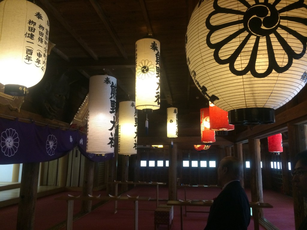 米沢熊野神社の中。伊勢神宮と同じ作りだそうです。