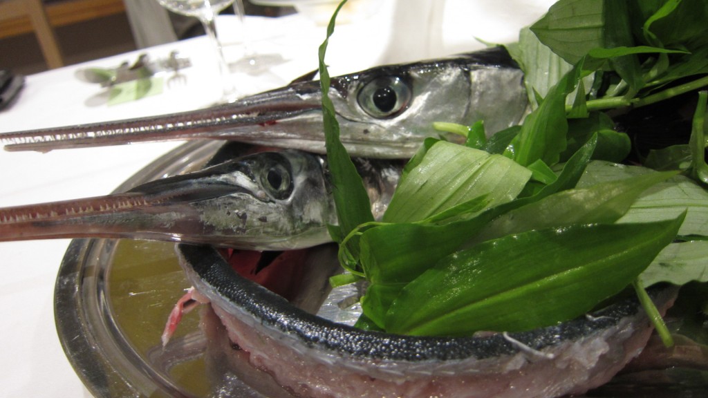 日本海で採れたダツという魚。トビウオとかサヨリに似た味でしょうか。