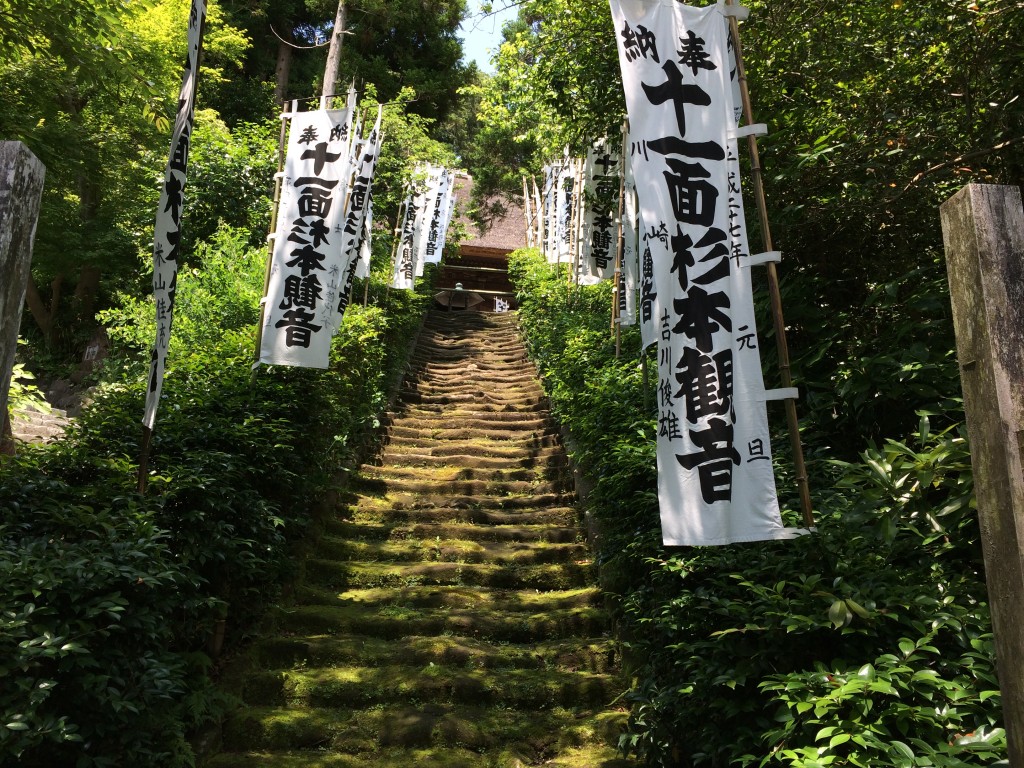 鎌倉最古の杉本寺。先月の写真です。