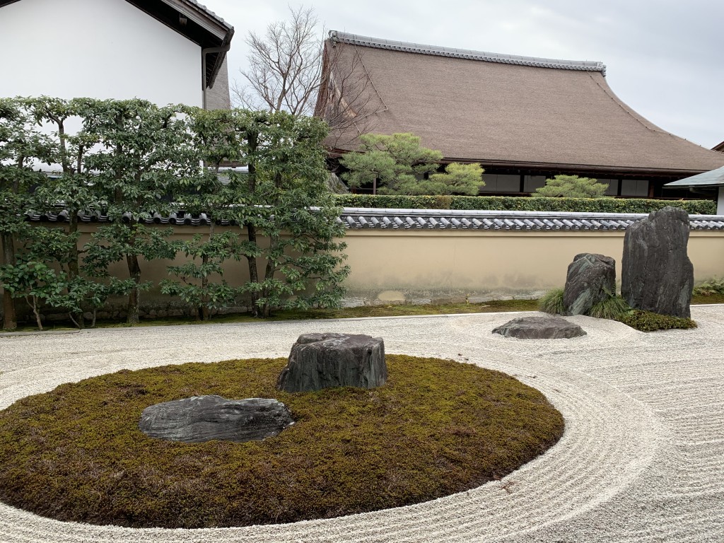 こちら京都大徳寺、龍仙院のお庭です。そうだ、京都へ行こう！