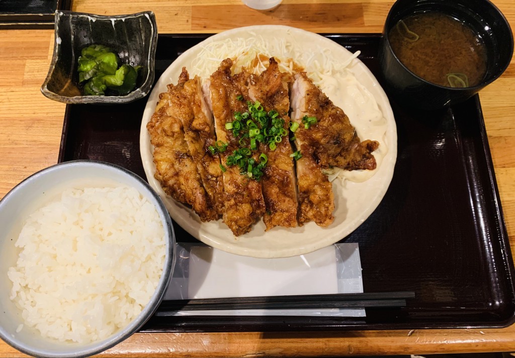 こちらは赤坂鳥酎さんの漬け鷄南蛮定食です♪
