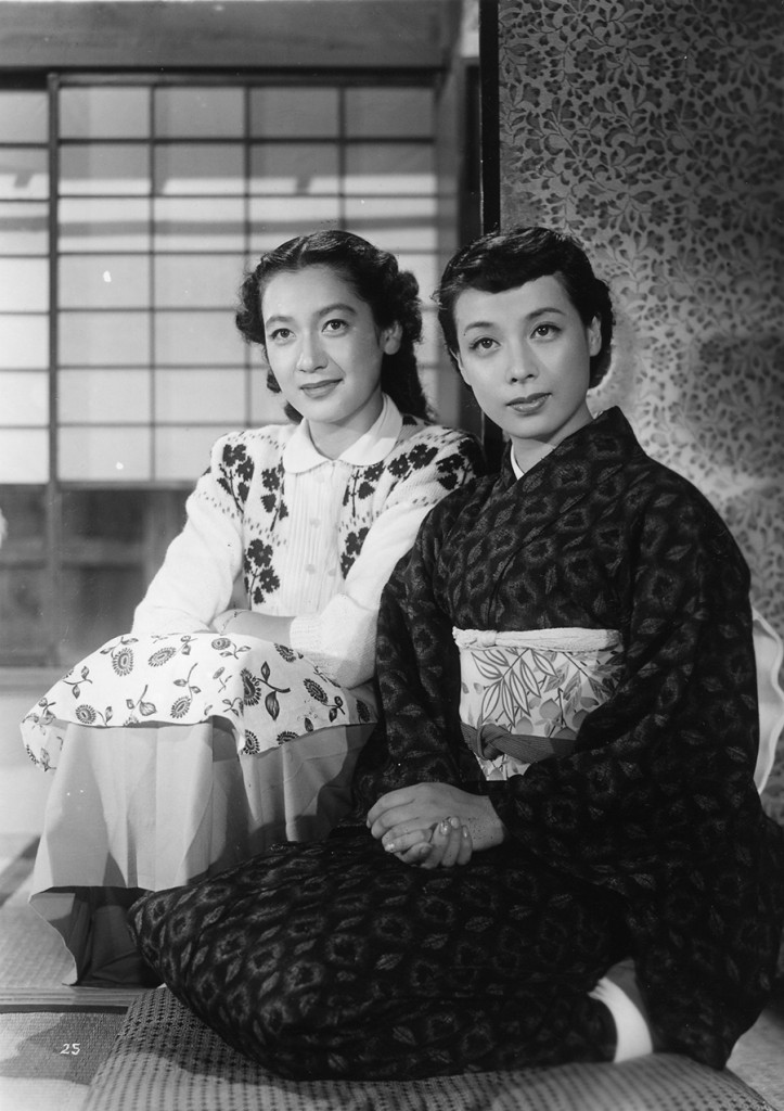 Setsuko_Hara_and_Chikage_Awashima_in_Bakushu_(1951)